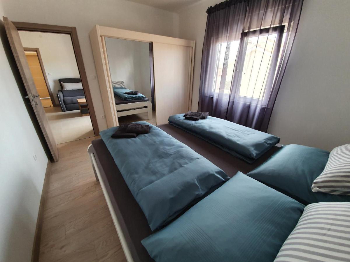 Apartmani Bozic-Tokic Krk Town Exterior photo